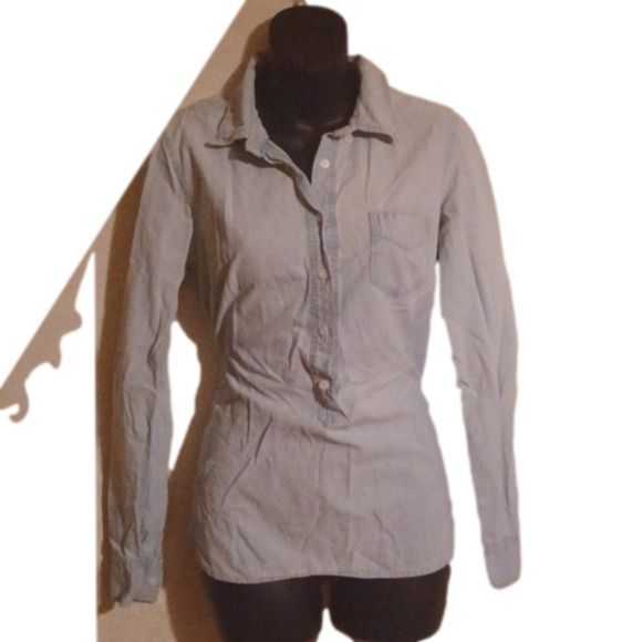 J Crew super lightwash denim cotton shirt. Size medium.So Spring! - Picture 1 of 9